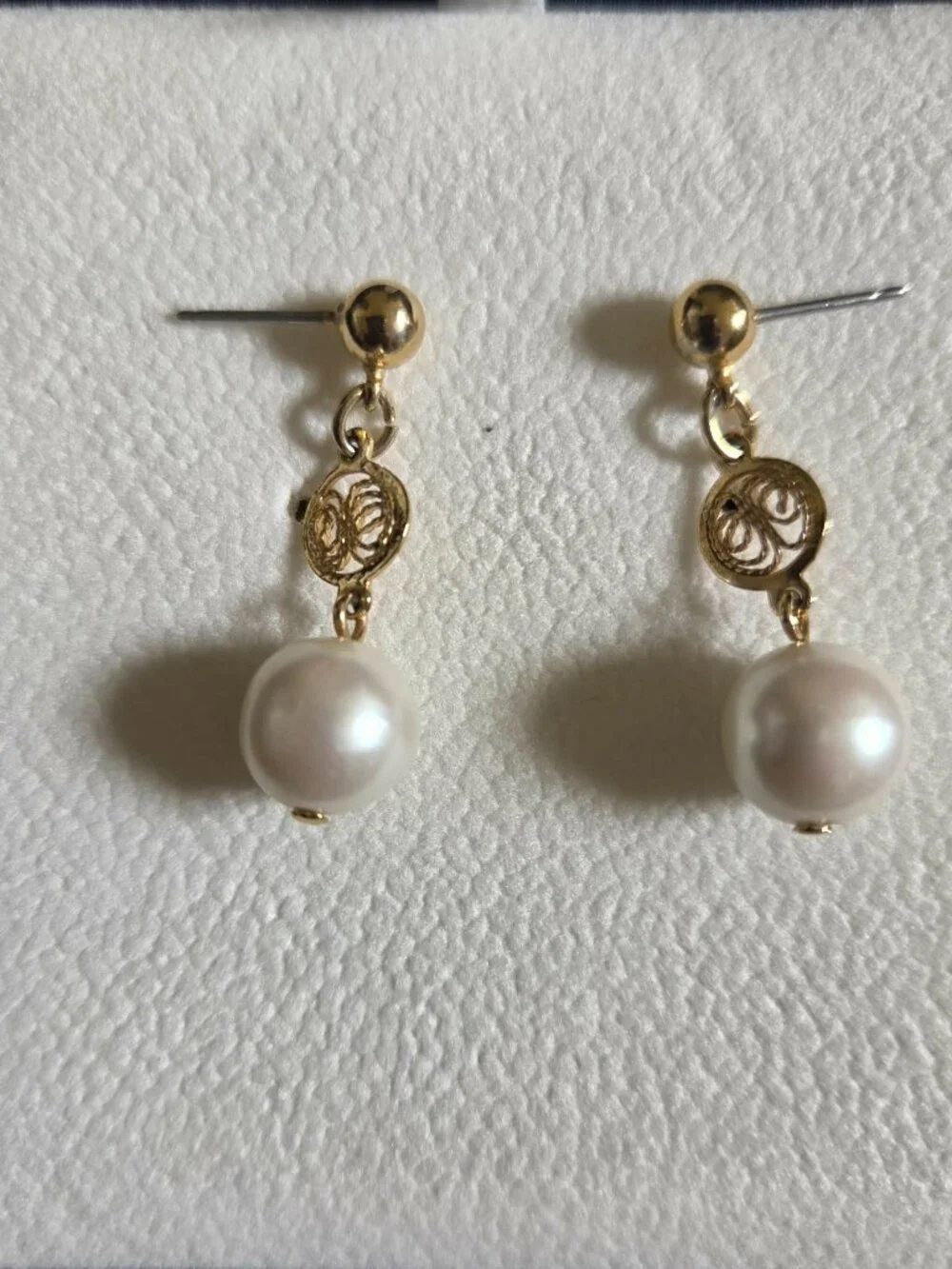 Pristine Vintage Gold Filigree Pearl Drop Earrings Dainty Dangle Studs